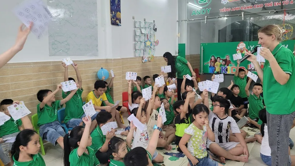 giao lưu với giáo viên nước ngoài ở trung tâm anh ngữ Andy English