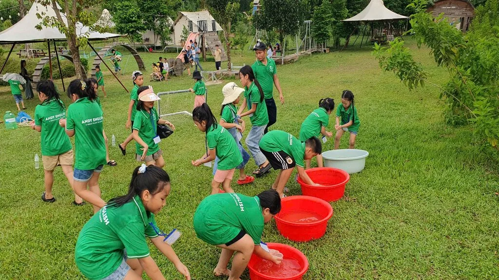 hoạt động ngoại khóa vui nhộn của các bạn trẻ ở trung tâm tiếng anh Andy English